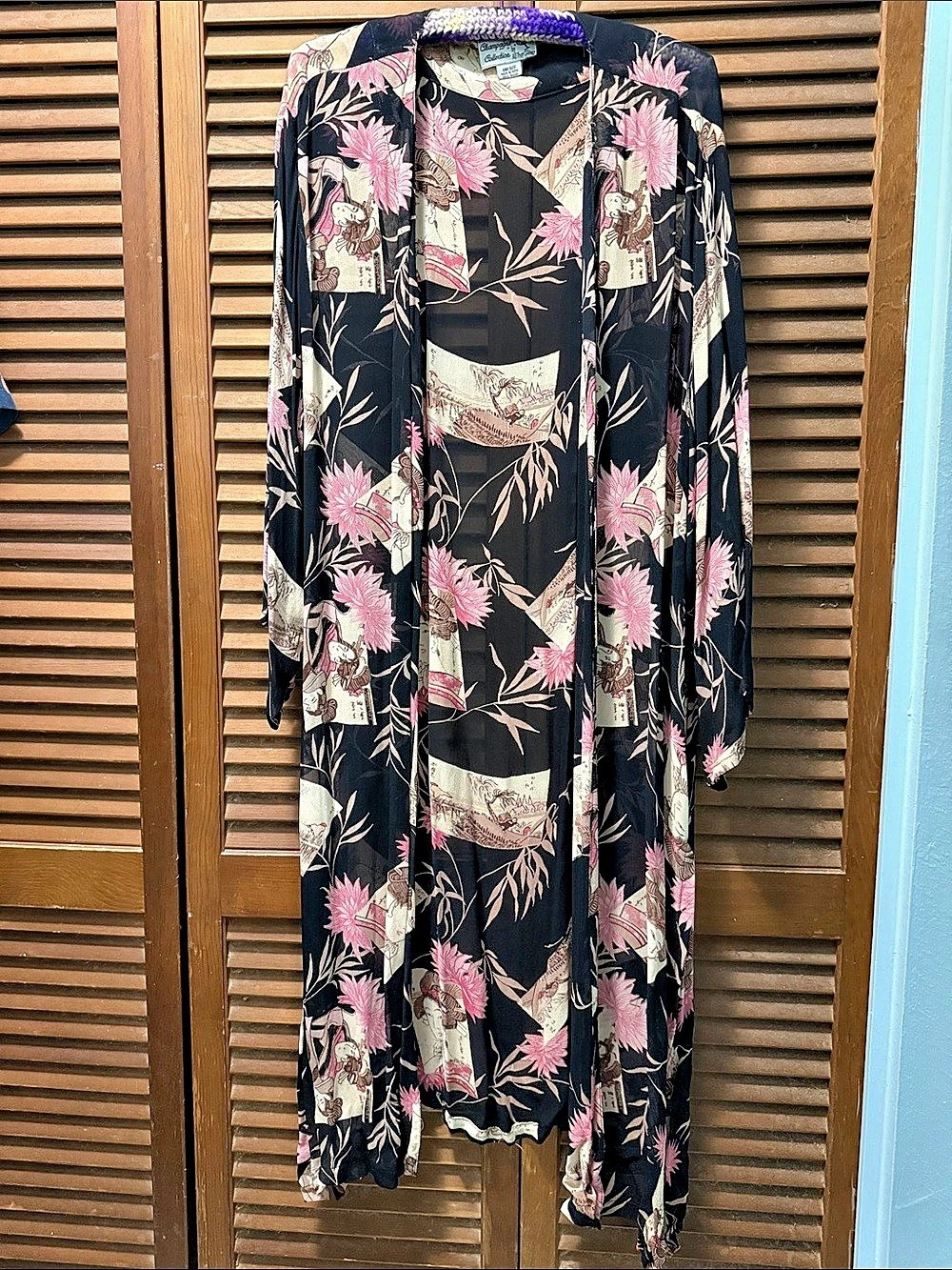 Japanese Floral Open Front Kimono in Black & Pink